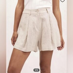 NWT Weekend/ High waisted dress shorts/ Oyster colour/ Silky material/ Size US S